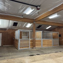 2x Noble Horse Stalls - Great Condition