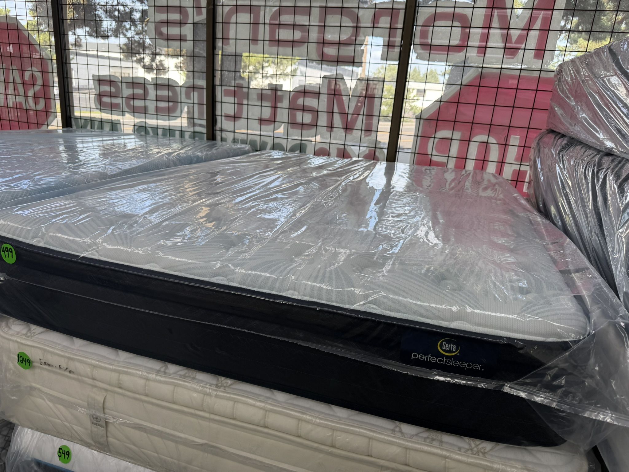 QUEEN SIZE SERTA PERFECT SLEEPER EURO TOP MATTRESS & BOX SPRING BED SET