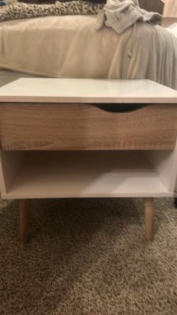White nightstand set (2) nightstands