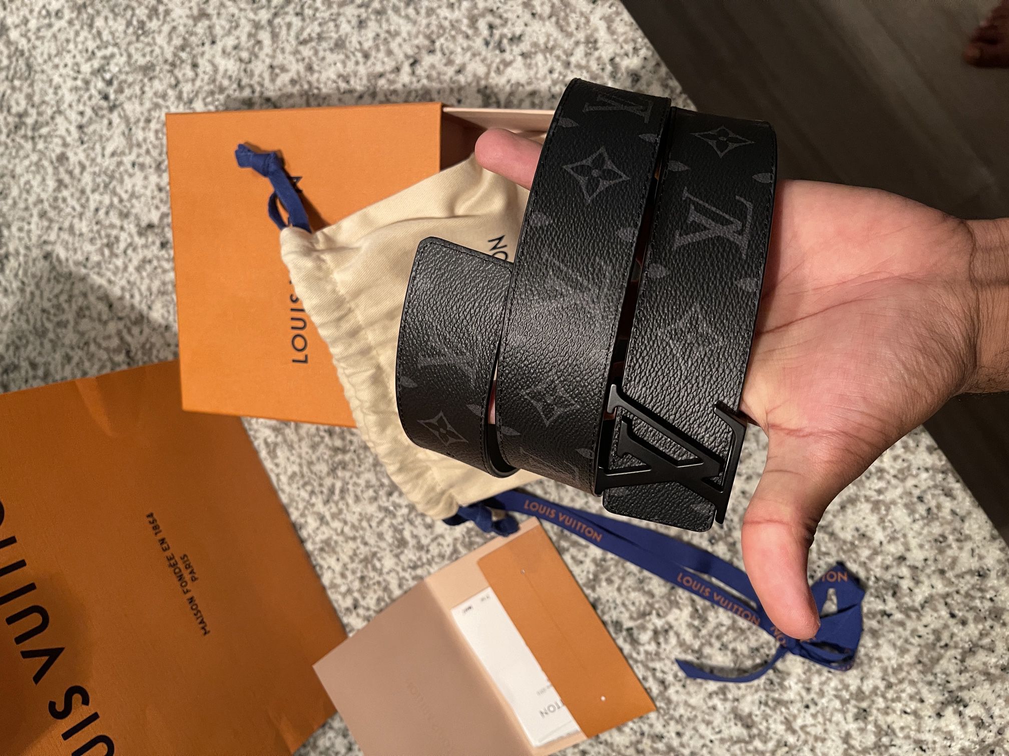 Authentic Louis Vuitton Inventeur Belt. 44” Black for Sale in Miami, FL -  OfferUp