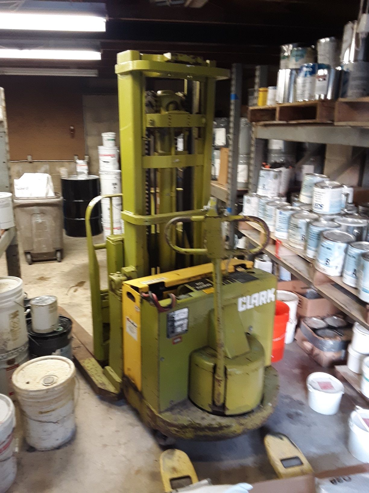 CLARK 3000lb Forklift SP30 -make me an offer