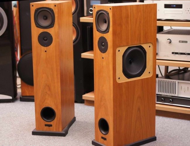 Rega R5 Loudspeakers