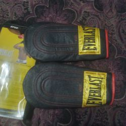 Everlast  Speed Bag Boxing Gloves W Metal Palm Grips