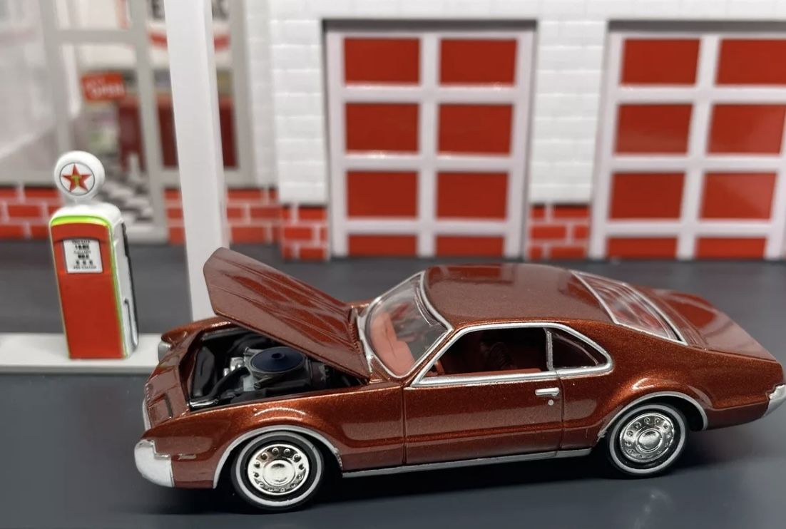 1966 66 Oldsmobile Toronado Autumn Bronze Opening Hood 1/64 Limited Edition