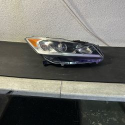2016 2017 HONDA ACCORD SEDAN RIGHT SIDE HEADLIGHT WITHOUT LED