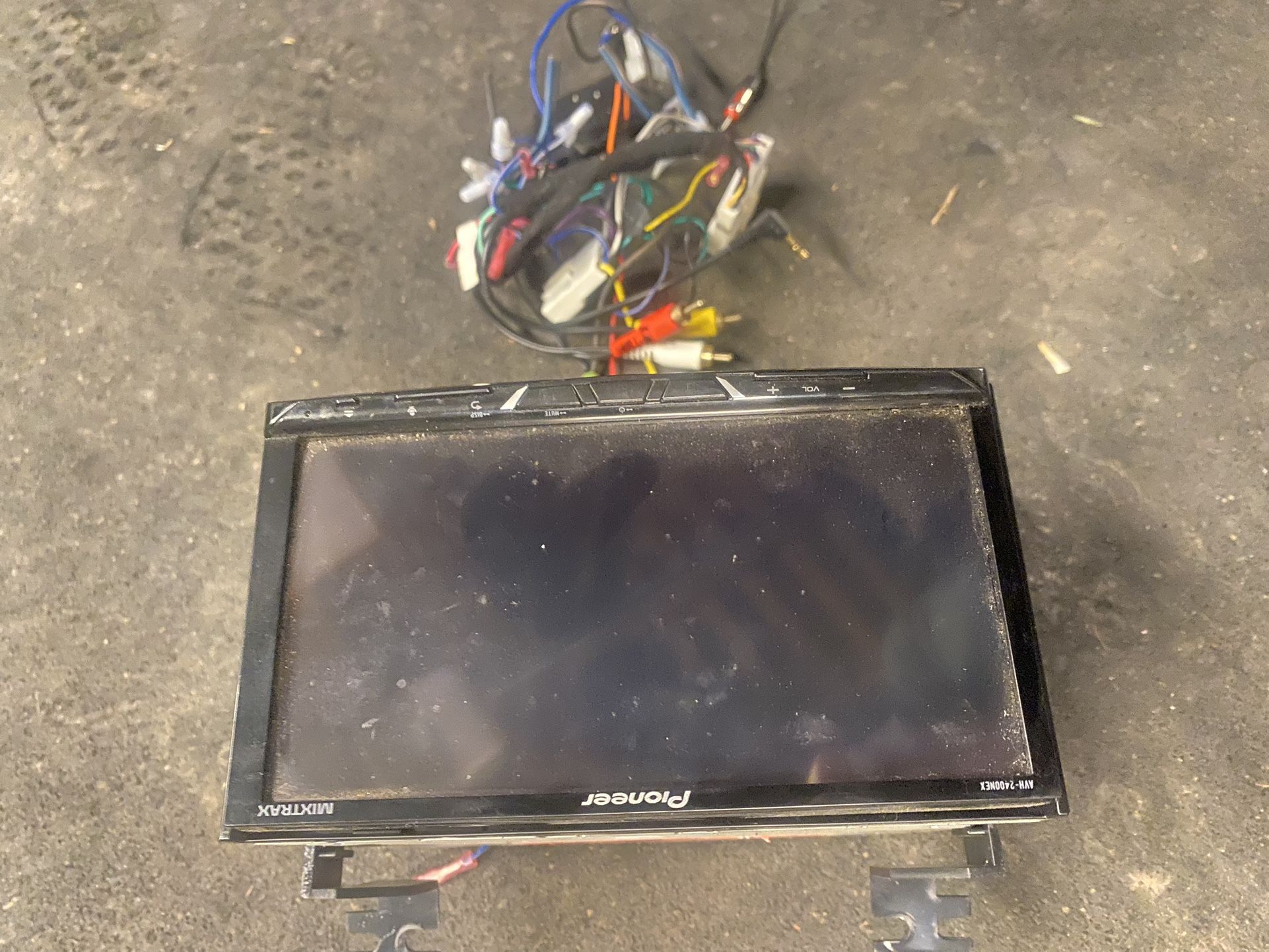 Pioneer AVH 7400 Double Din Stereo . (Apple Car Play)