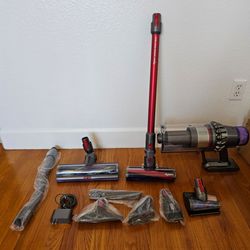 Dyson Cordless Vacuum Outsize V11 Total Clean