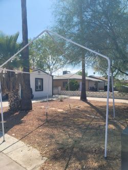 Shade structure frame 1 inch tubing 10x20 first $150 takes it