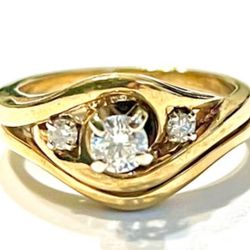 Elegant woman’s 14 karat diamond wedding set yellow gold prong setting size-5.5