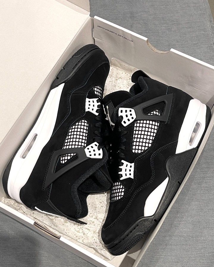 Air Jordan 4