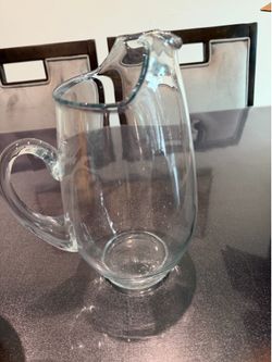 Clear Glass Pitcher – Curved Handle, Pour Spout