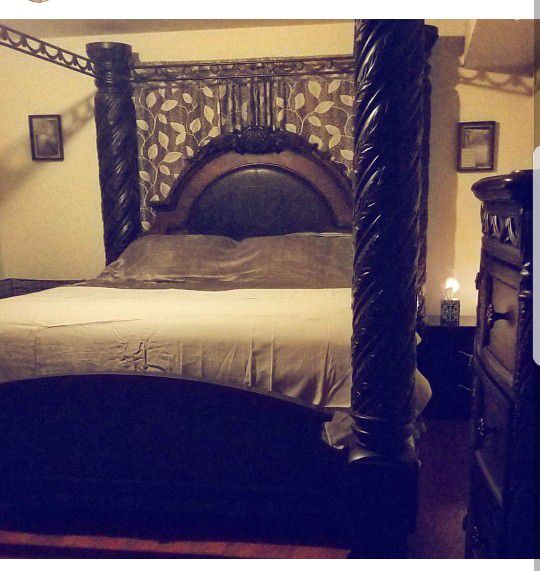 Sam Levitz King Size Bedroom Set 2 Years Old For Sale In Tucson Az Offerup