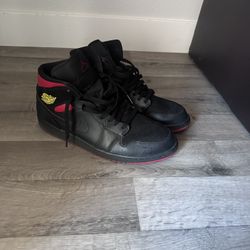Jordan 1 Black & Red 30$