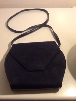 Cute leather/suede cross body purse. Excellent condition.