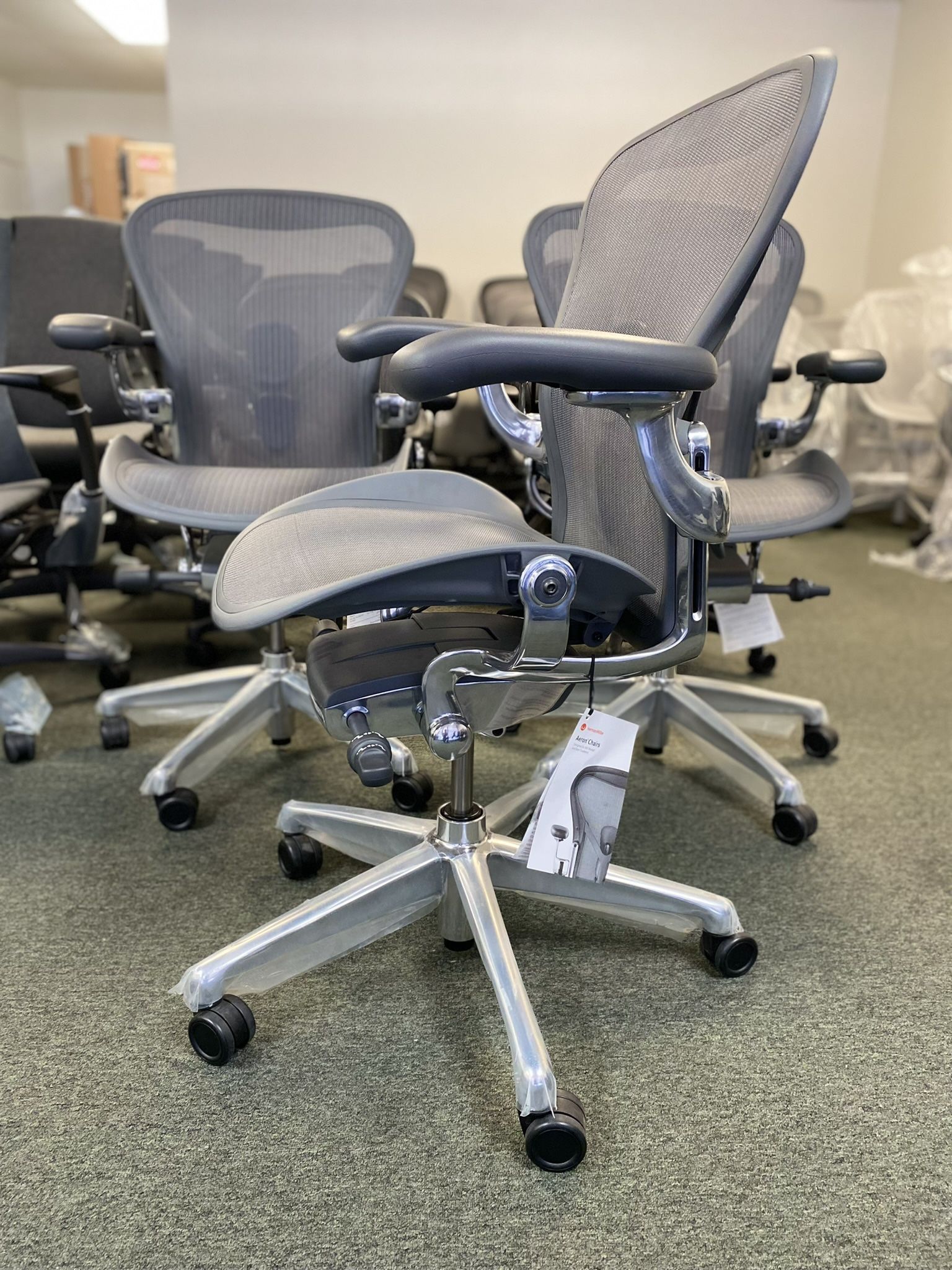 🔥BRAND NEW & LIKE NEW HERMAN MILLER AERON CHAIR ✅ FULLY LOADED ✅ 12 YEARS WARRANTY…OFFICE CHAIR.