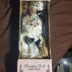 2 7in Porcelain Dolls 