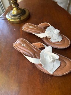 NIB Børn Crown Begonia Ivory Leather Floral Thong Wedge Sandals  Size 9 W01259