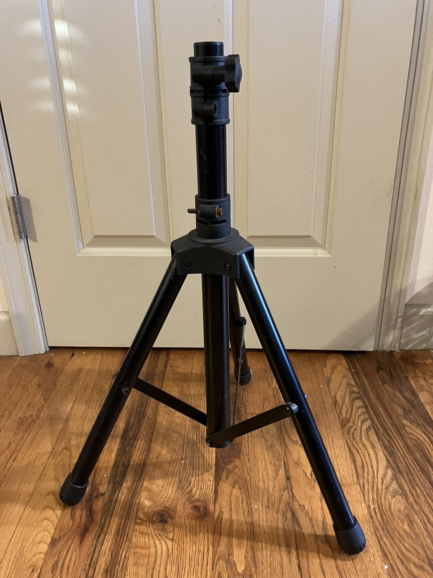 Tripod Metal