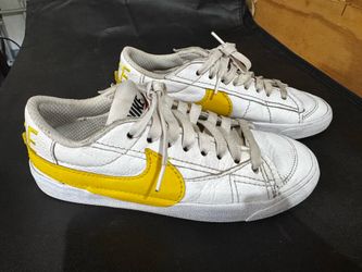 Nike Blazer Low - Shoes Size 9
