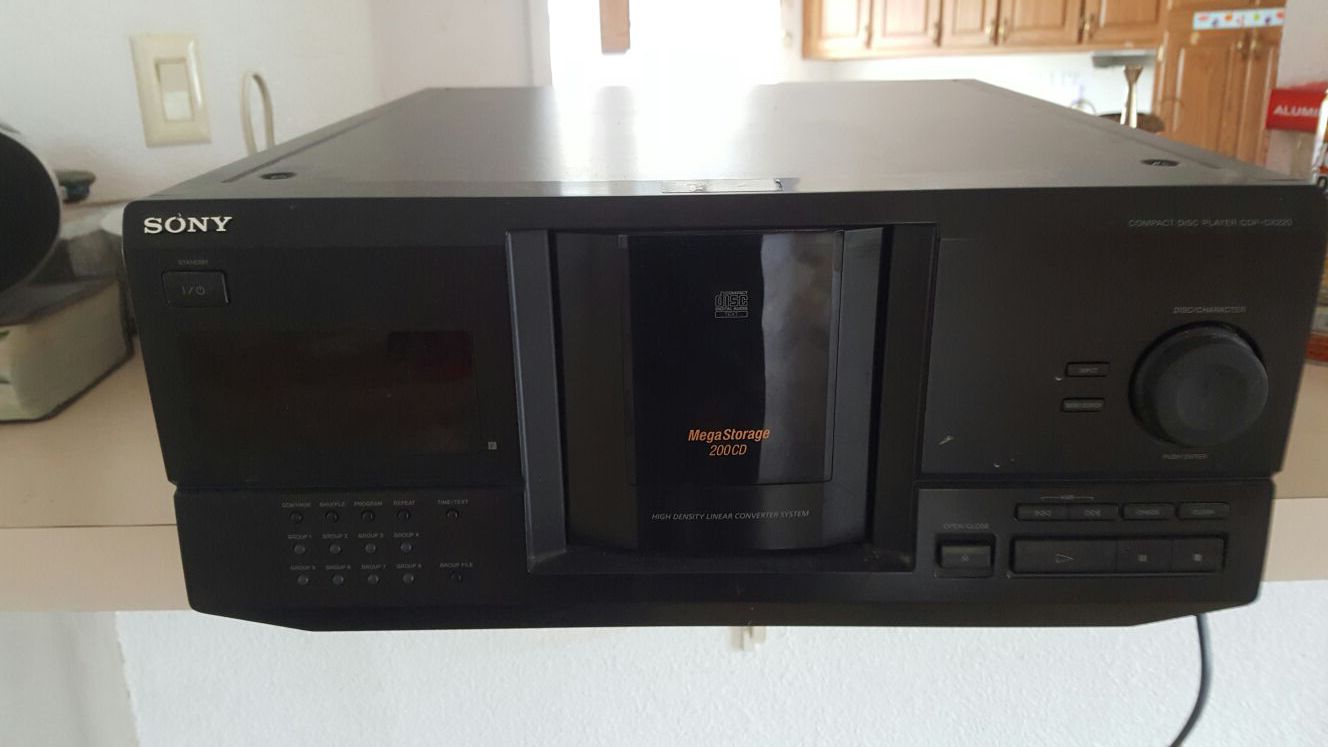 CD Player for 200 CD