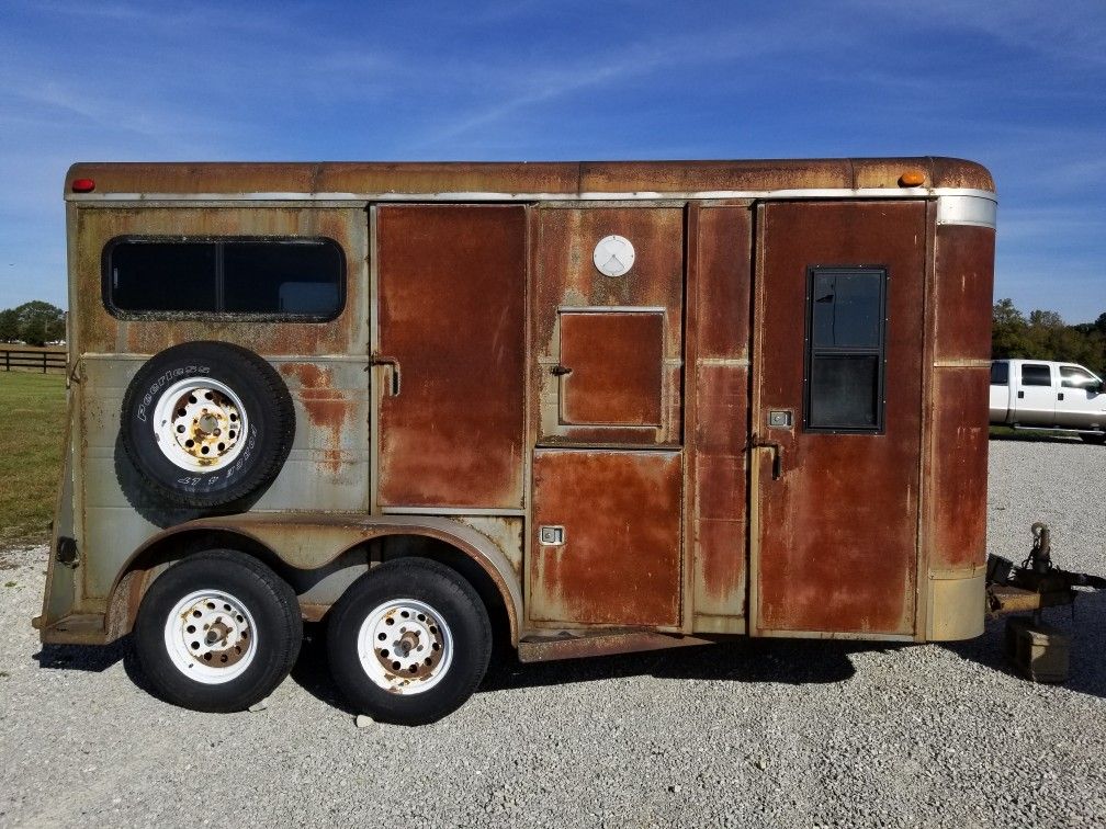 2 horse trailer with tack room