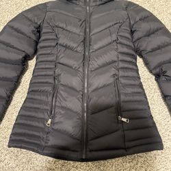 DKNY LIGHTWEIGHT HOODED PUFFER JACKET 