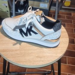 Michael Kors women's sneakers 68$ size 7.5
