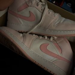 Air Jordan 1s (mid) 