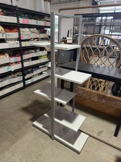 Asymmetrical Shelving 