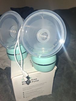 Hands free breast pump