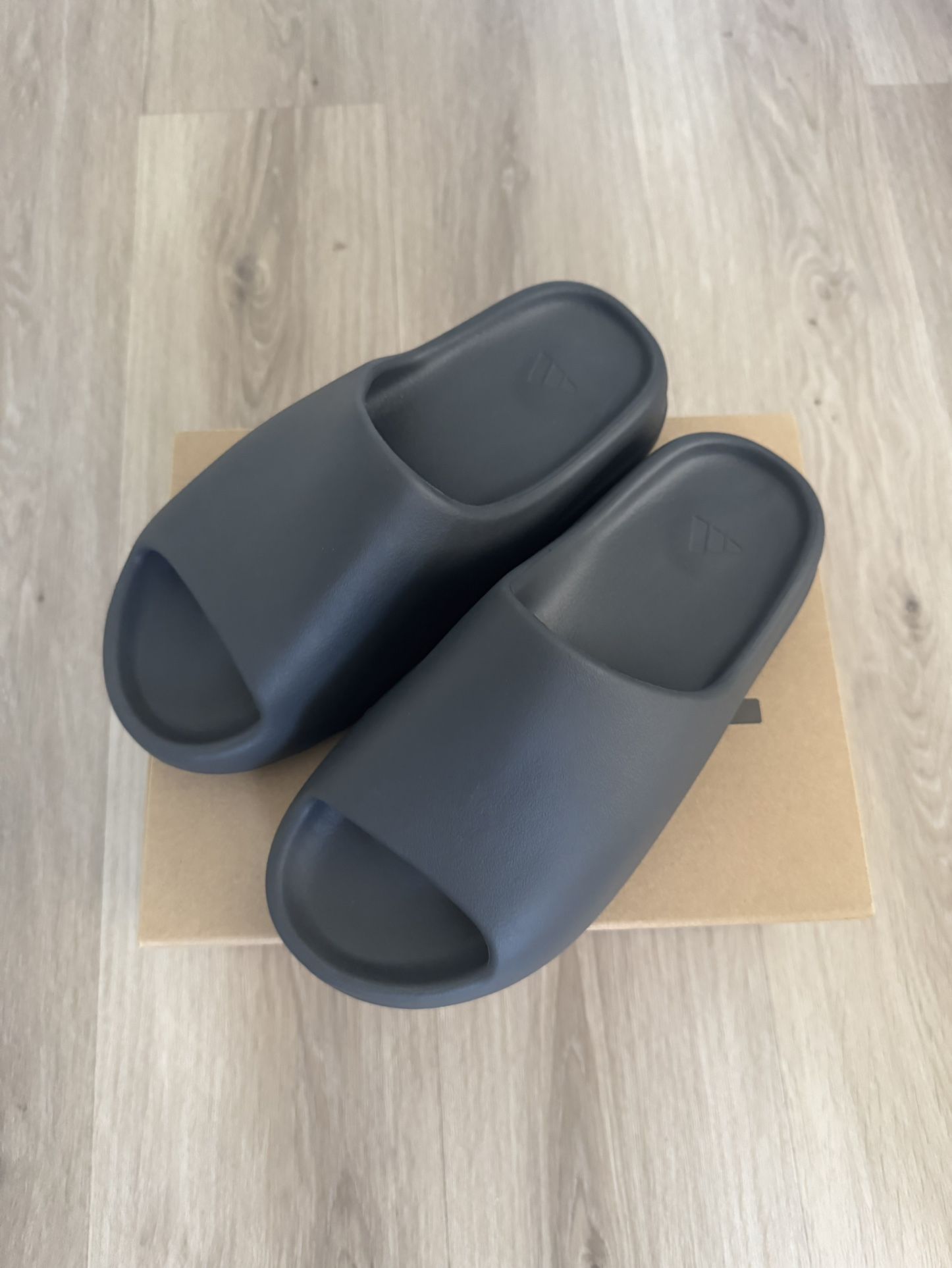 Adidas Yeezy Slide Size 9
