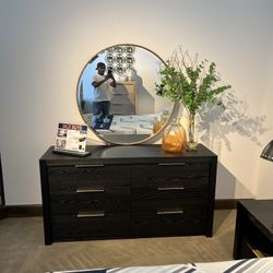 King 7 Piece Bedroom Set (STLL IN BOXES)