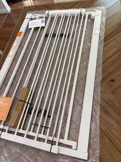 Kodyru 43” extra tall safety gate fits spaces 29.7” to 45.2”