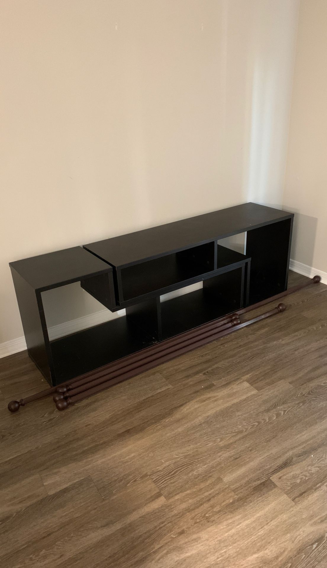 Free tv stand and headboard pickup today only!!!
