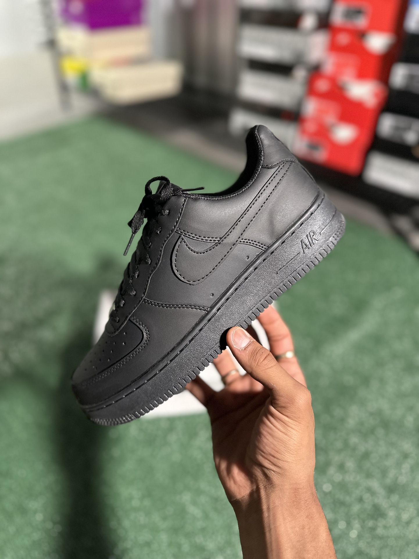 “Black” Nike Airforce 1 5/Y, 5.5/W, 8.5/ 9.5/M, 12/M - 6.5/W, 7/W, 10/W, 11/W, 13.5/W ✔️