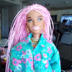 Barbie Extra Doll With Mouse 