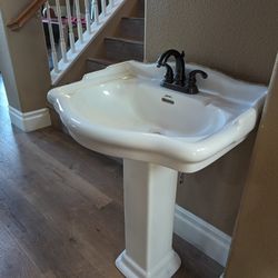 Pedestal Sink 