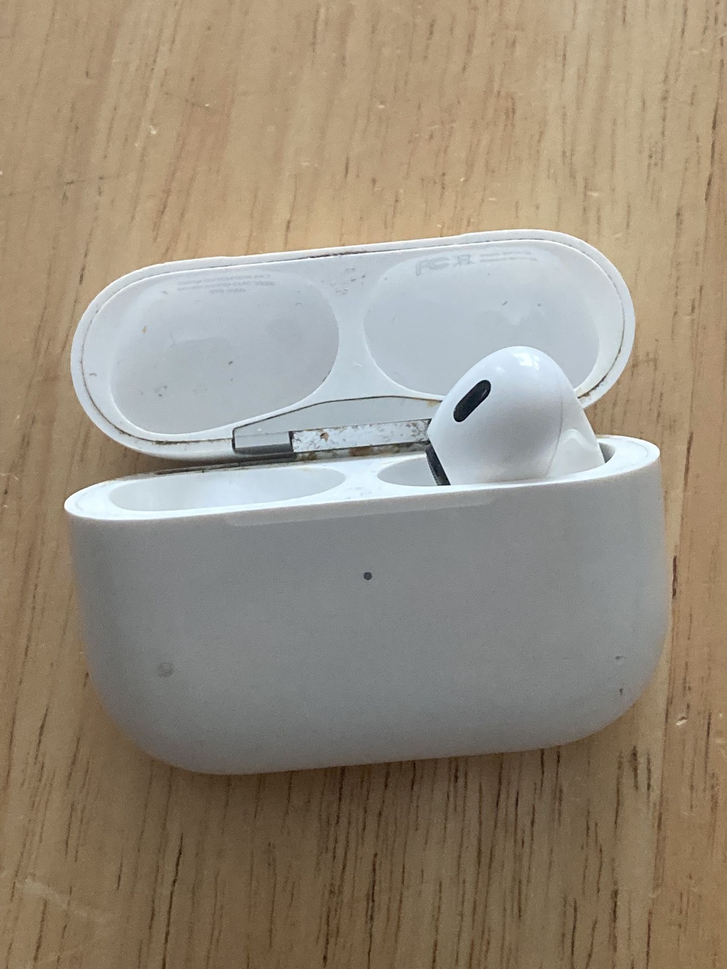 AirPods Pro Case With R pod
