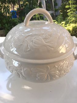 Beautiful Italian Pot. Great For Serving Soup, Stew, Beef Broth Etc. 