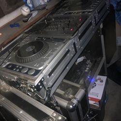 DJ Equipment 