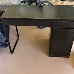 Black Desk 