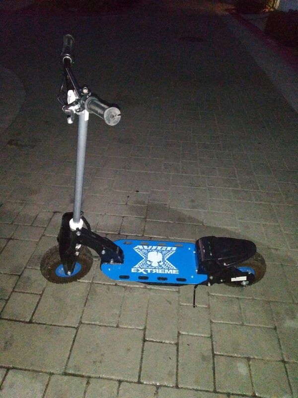 Avigo Extreme 350w Offroad Electric Scooter for Sale in Elk Grove, CA