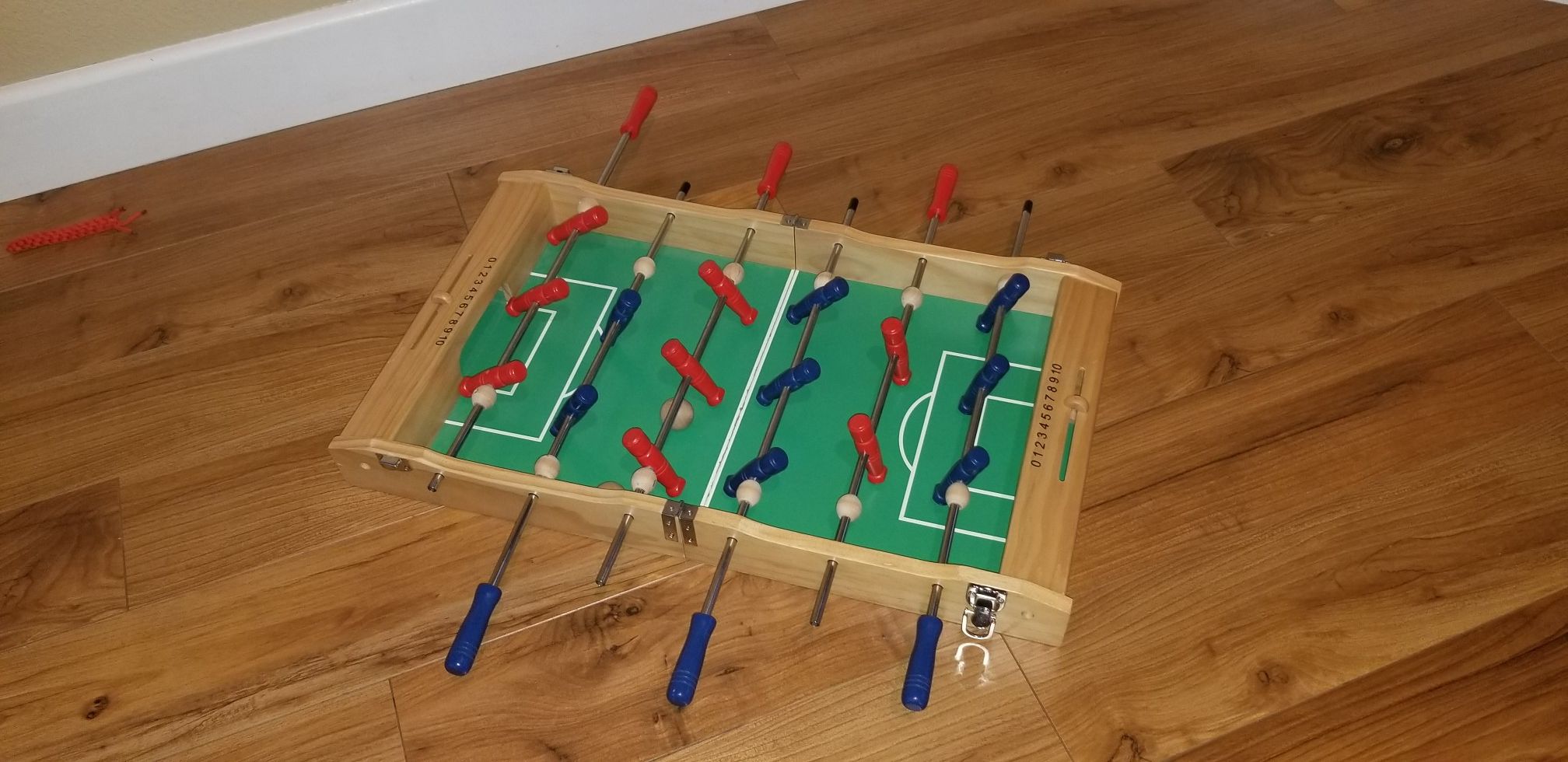 POTTERY BARN KIDS FOOTBALL TABLE TOP GAME INDOOR SPORTS