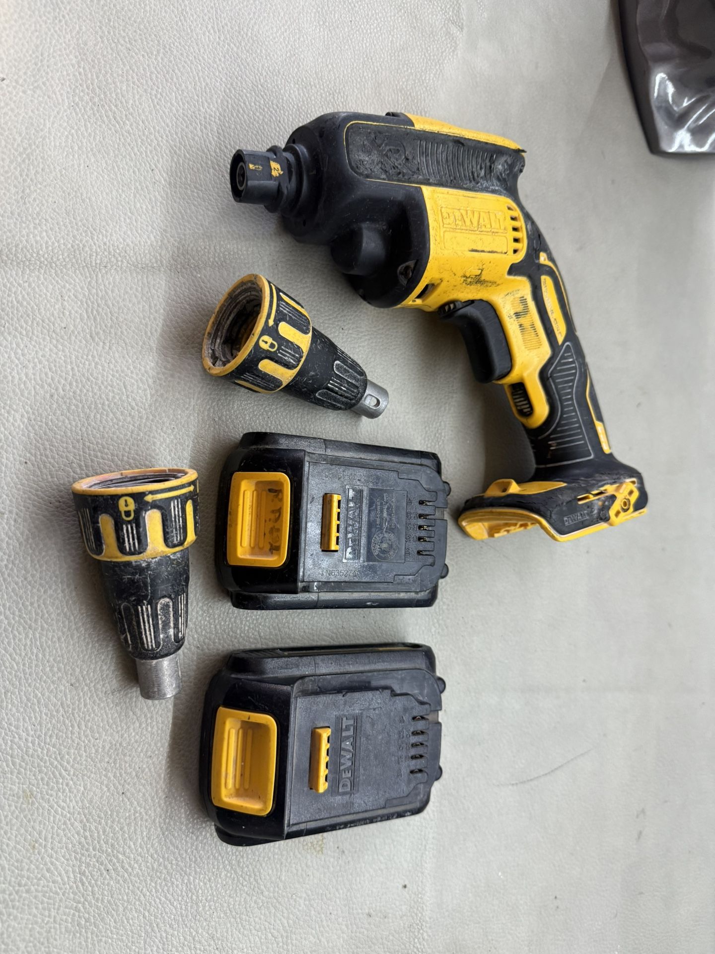 Drywall Dewalt With 2 Batteries 