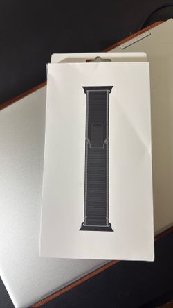 49mm Black/Charcoal Trail Loop - M/L - Black Titanium Finish $99.00at Apple