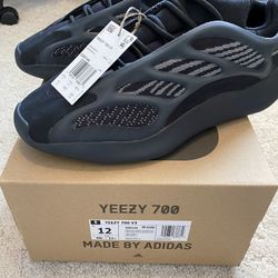 adidas Yeezy 700 V3 Dark Glow Size 12M