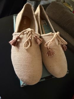 TOMS Kelli Flat in the Rose Gold Metallic Woven