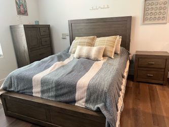 QUEEN Greystone Bed frame_LIKE NEW!!!