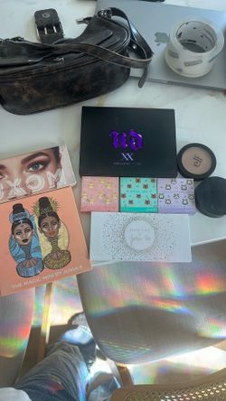 Eyeshadow pallets