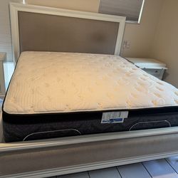 Thomasville 3-Piece Bedroom Set - White/Off-White w/ Upholstered Bed